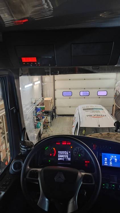 Установка тахографа Атол Drive Smart с СКЗИ на грузовик HINO